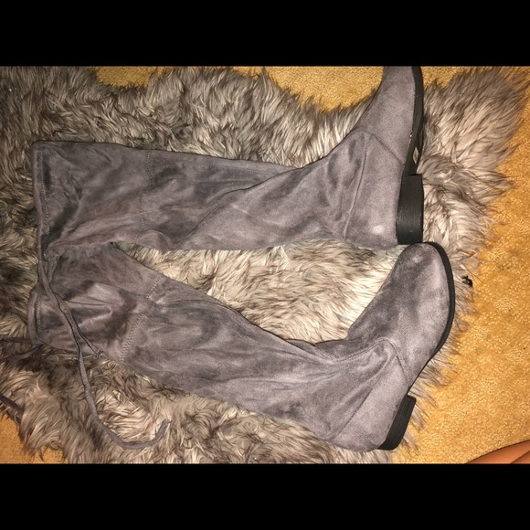 Gray knee high boots - Picture 3 of 5